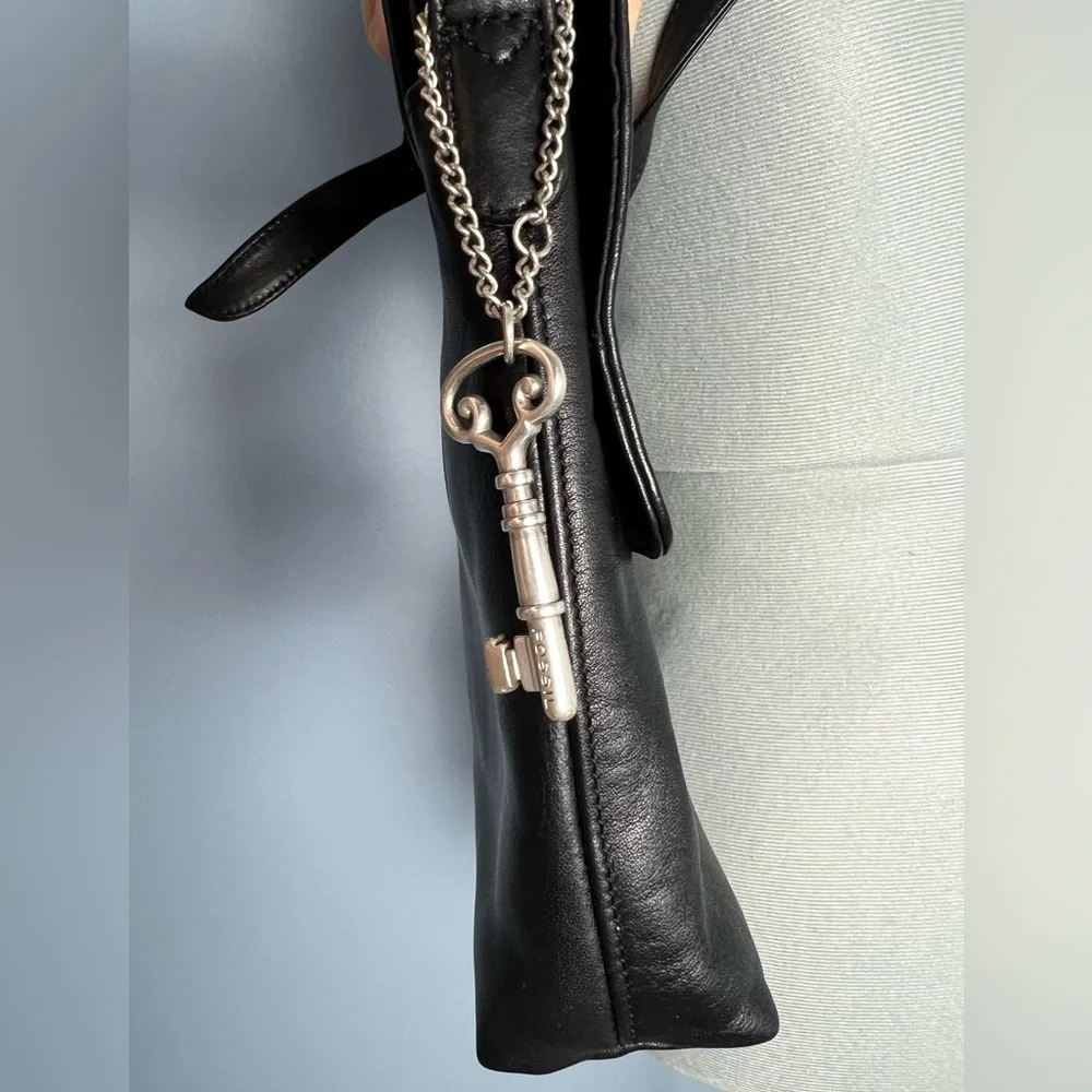 Vintage Fossil 75082 Black Leather Crossbody Bag Key Charm Soft Leather